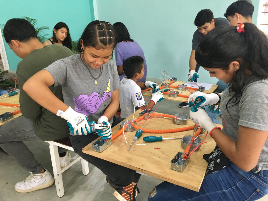 ¡Ayúdanos a educar!