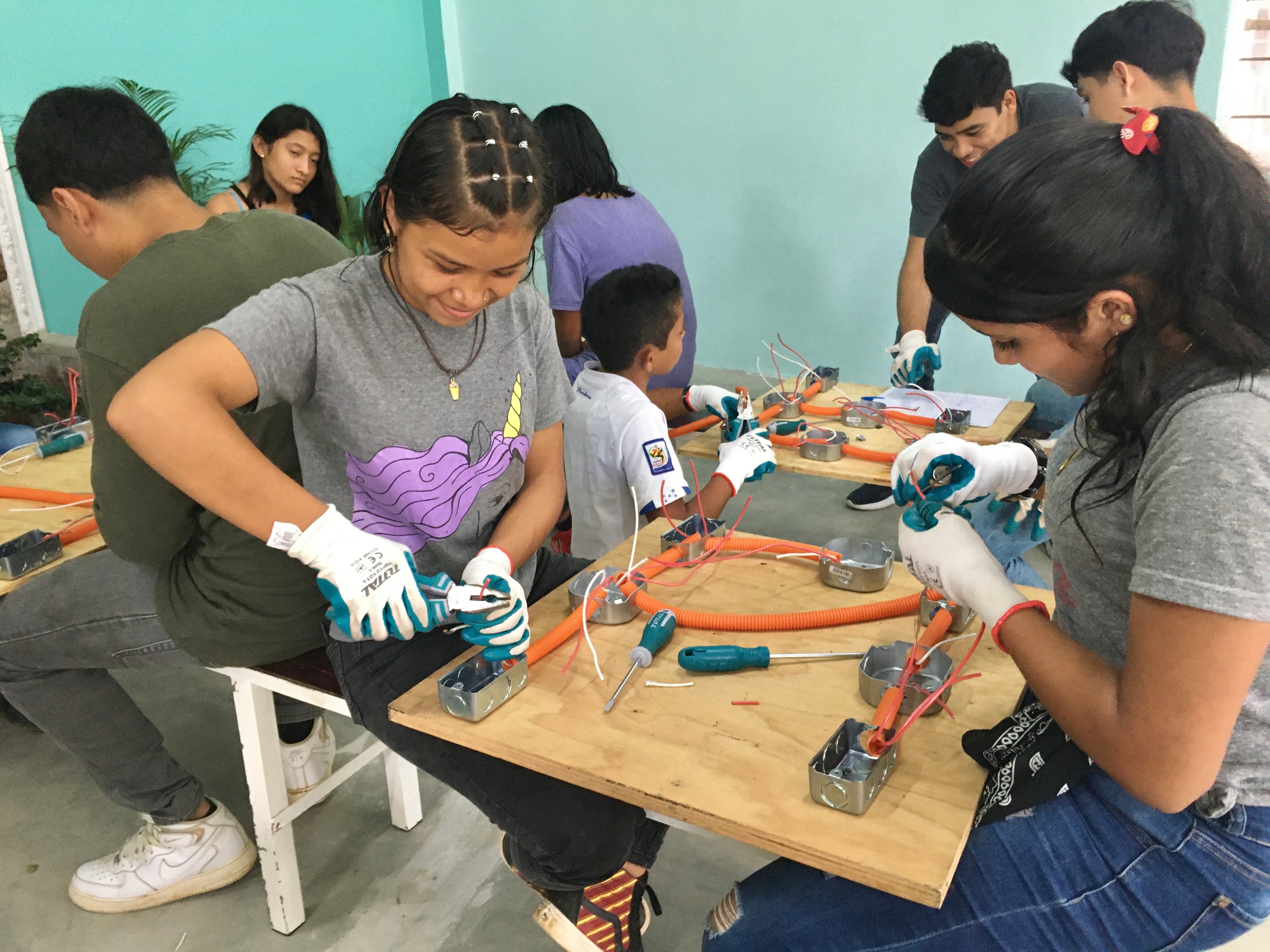 ¡Ayúdanos a educar!